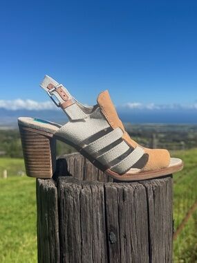 New TOMS Majorca Woven Sandals Honey Suede Yarn Dye Comfort Wooden Heel size 8